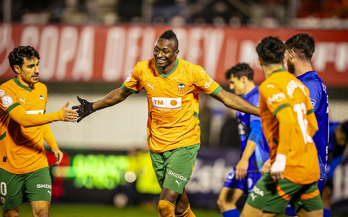 Sadiq Umar celebrates with Valencia